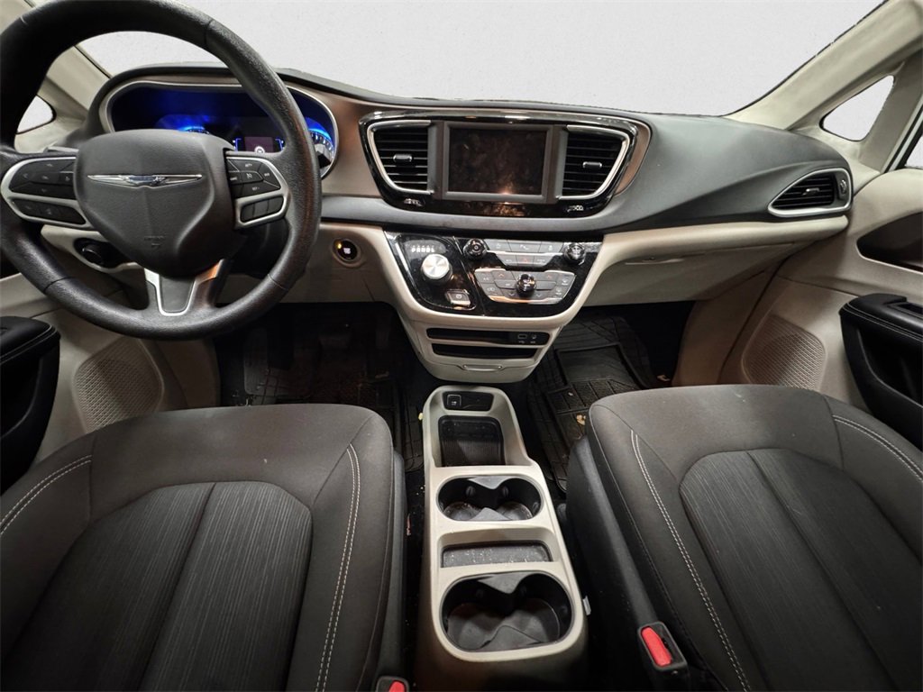 Used 2020 Chrysler Voyager L image 10