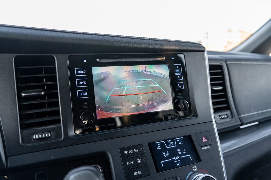 Used 2016 Toyota Sienna SE Premium image 31