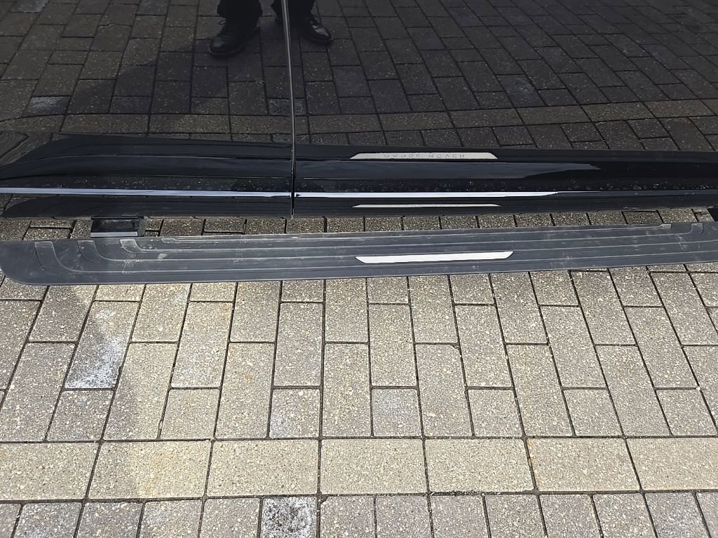 Used 2025 Land Rover Range Rover Autobiography image 13