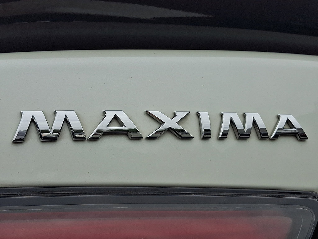 Used 2022 Nissan Maxima SR w/ Sport Mat Group FWD image 32