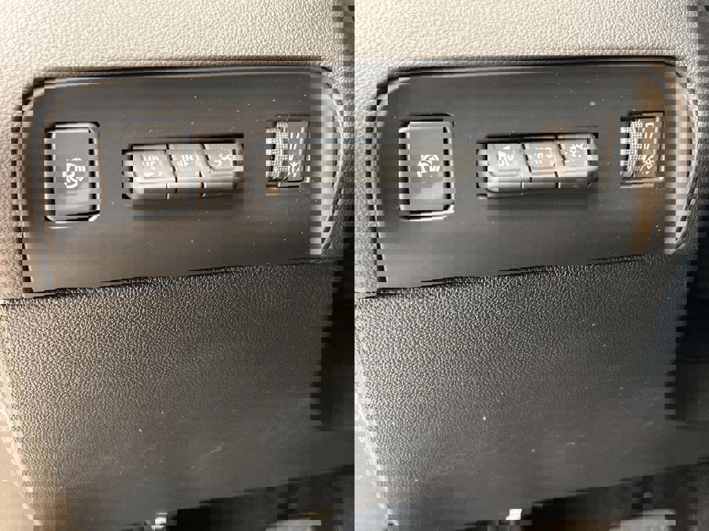 Used 2023 Buick Enclave Avenir image 22