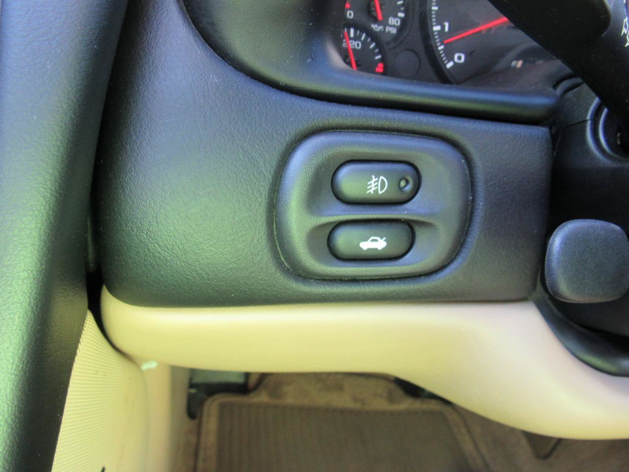Used 2004 Chevrolet Corvette Convertible w/ Preferred Equipment Group RWD image 23