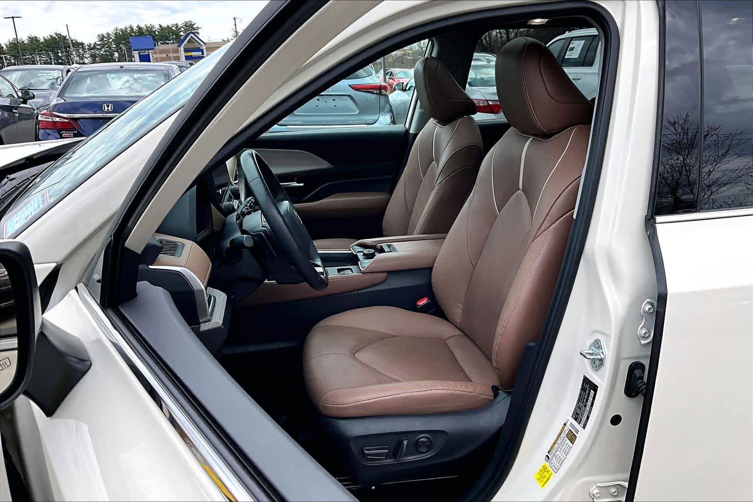 Used 2024 Toyota Grand Highlander Platinum image 9