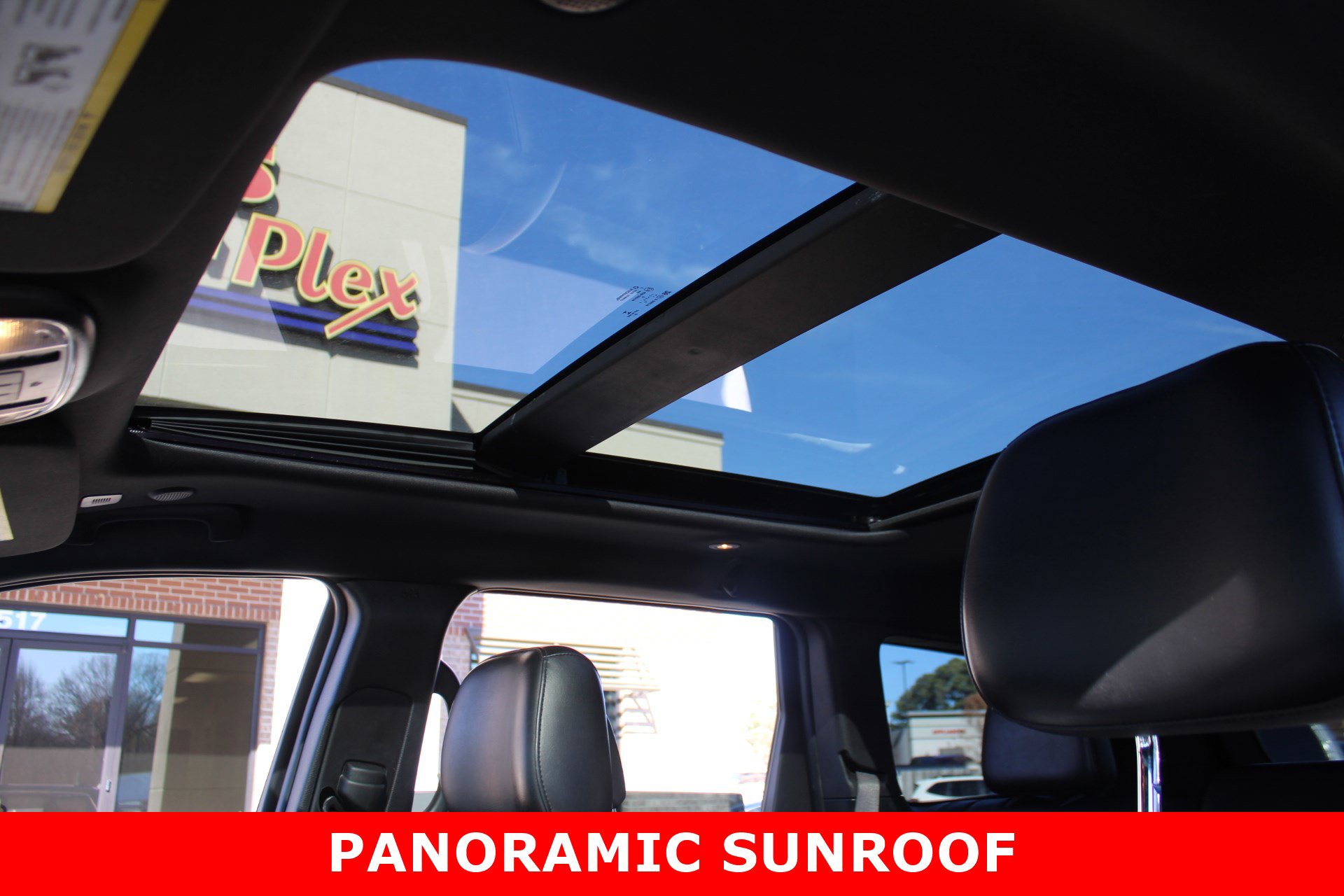 Used 2021 Jeep Grand Cherokee Limited w/ Luxury Group II image 25