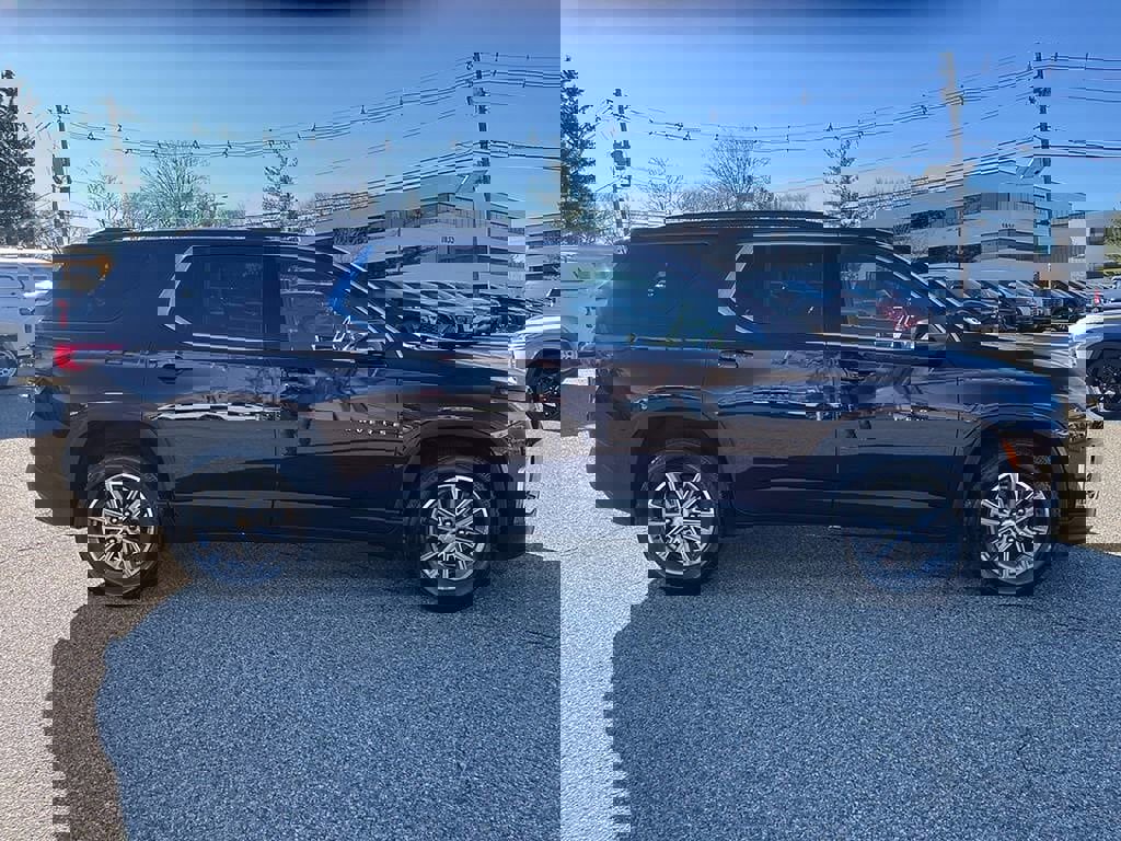 Used 2023 Chevrolet Traverse LT image 8