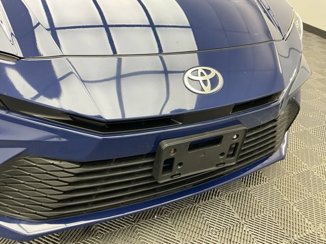 Used 2025 Toyota Camry SE image 28