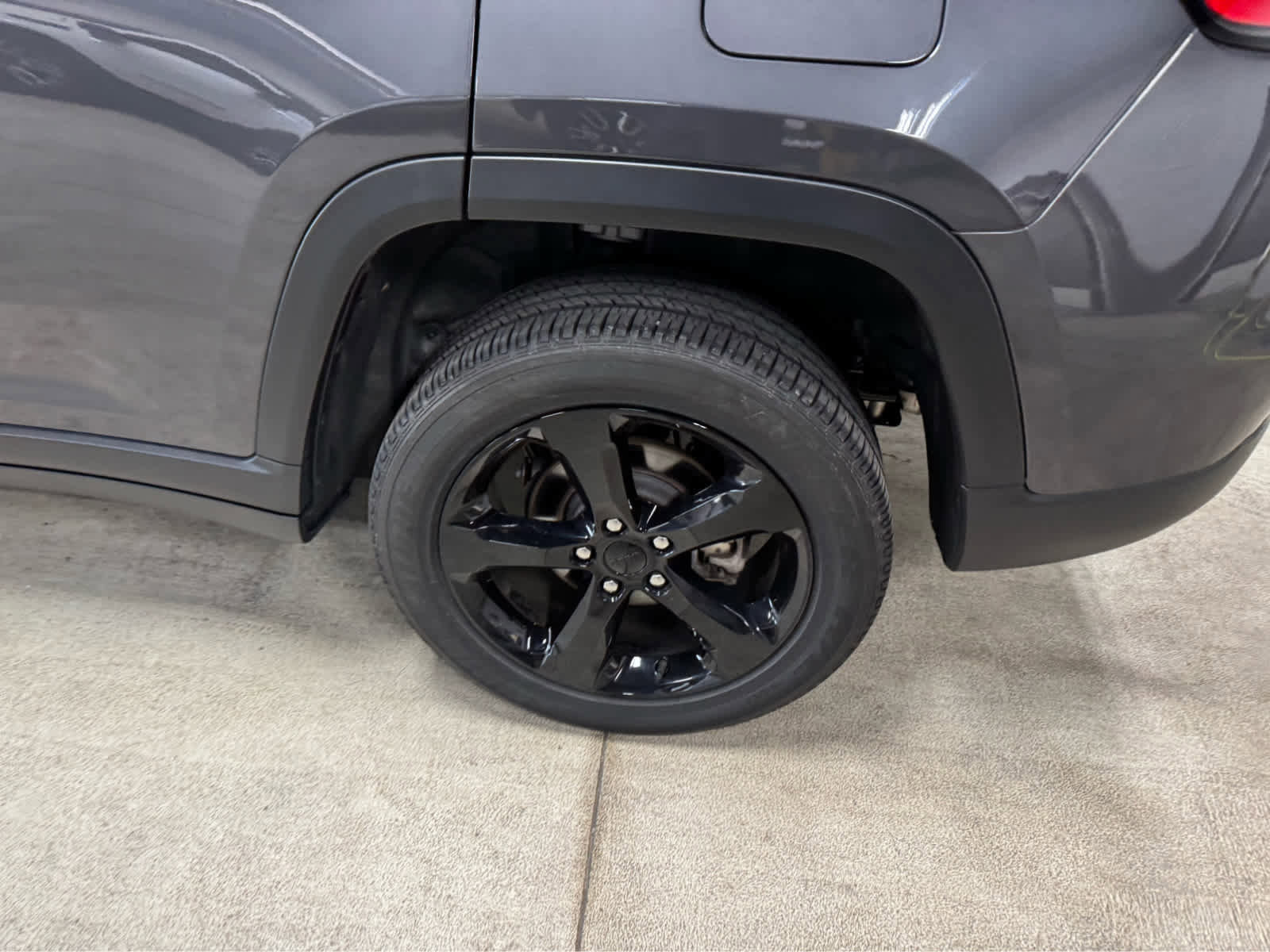 Used 2023 Jeep Grand Cherokee Altitude image 8