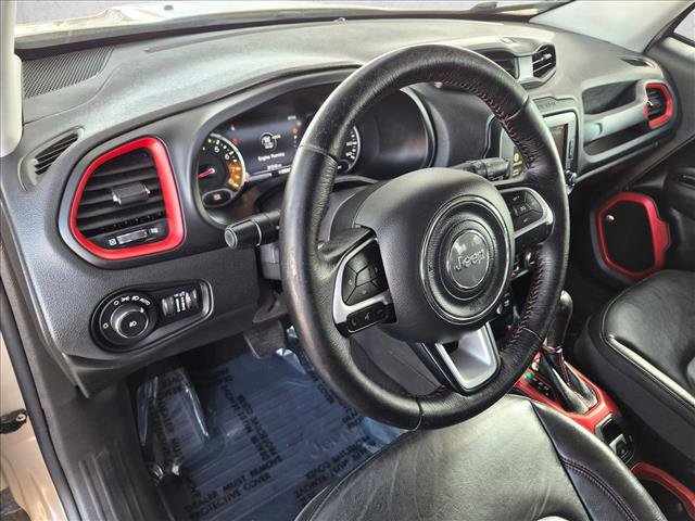 Used 2016 Jeep Renegade Trailhawk w/ Premium Trailhawk Package AWD/4WD image 7