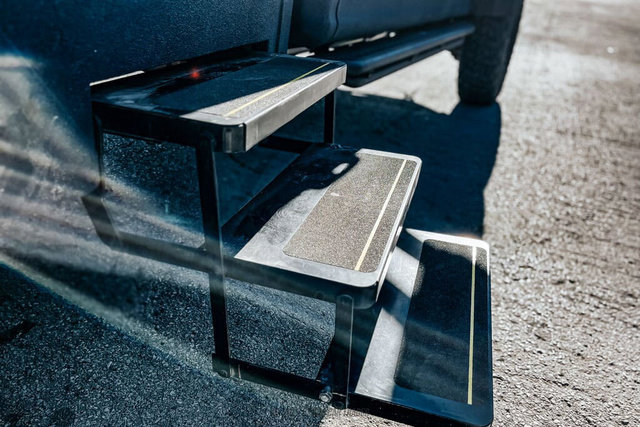 Used 2022 Ford F550 4x4 Crew Cab Super Duty w/ Power Equipment Group image 40