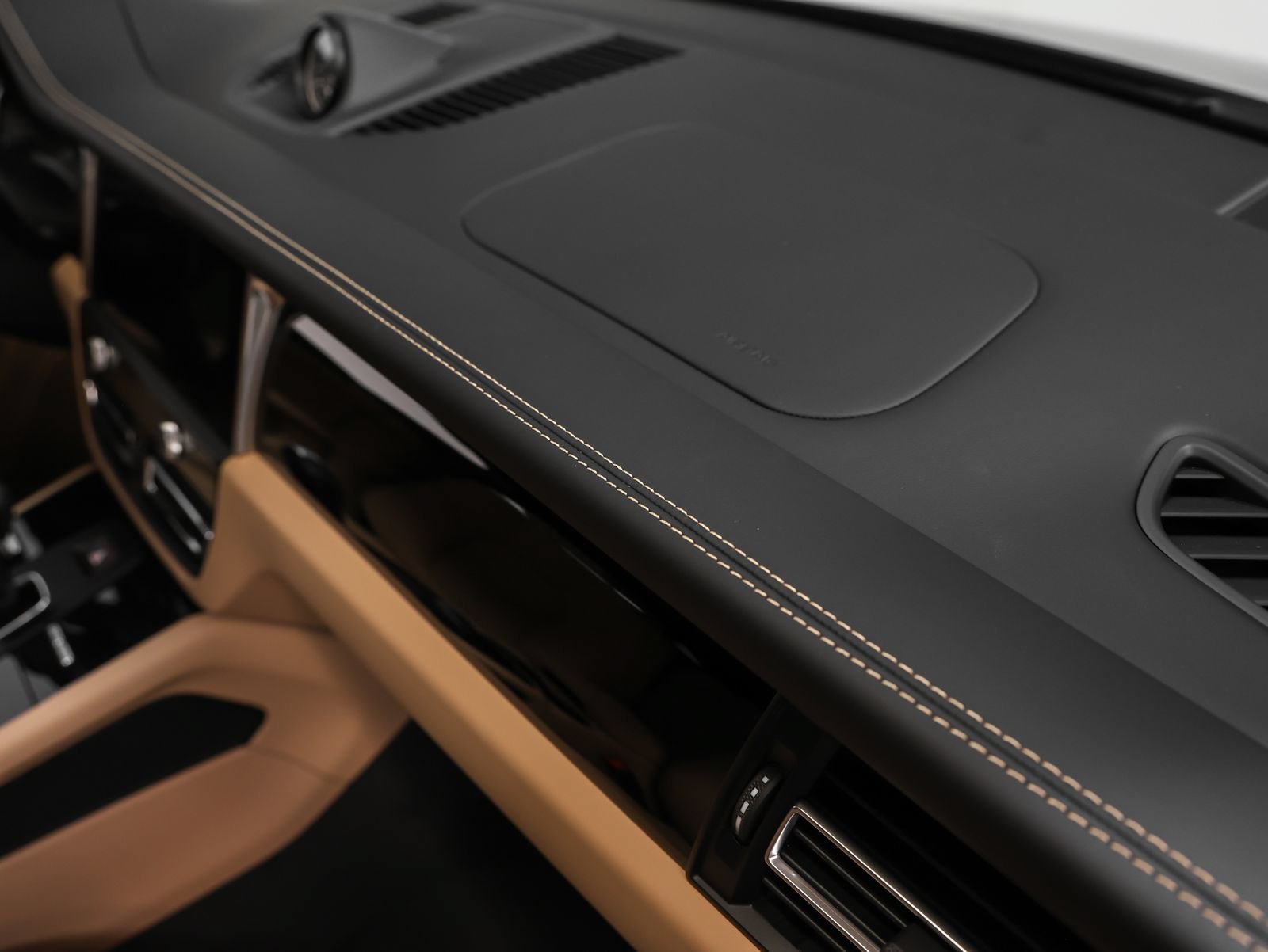 New 2026 Porsche Macan AWD/4WD image 23