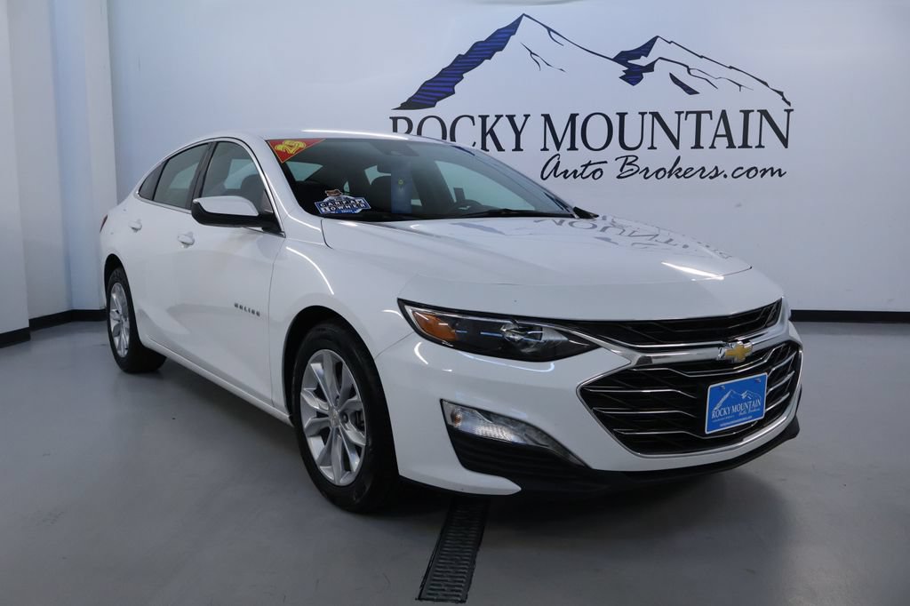 Used 2025 Chevrolet Malibu LT FWD image 1