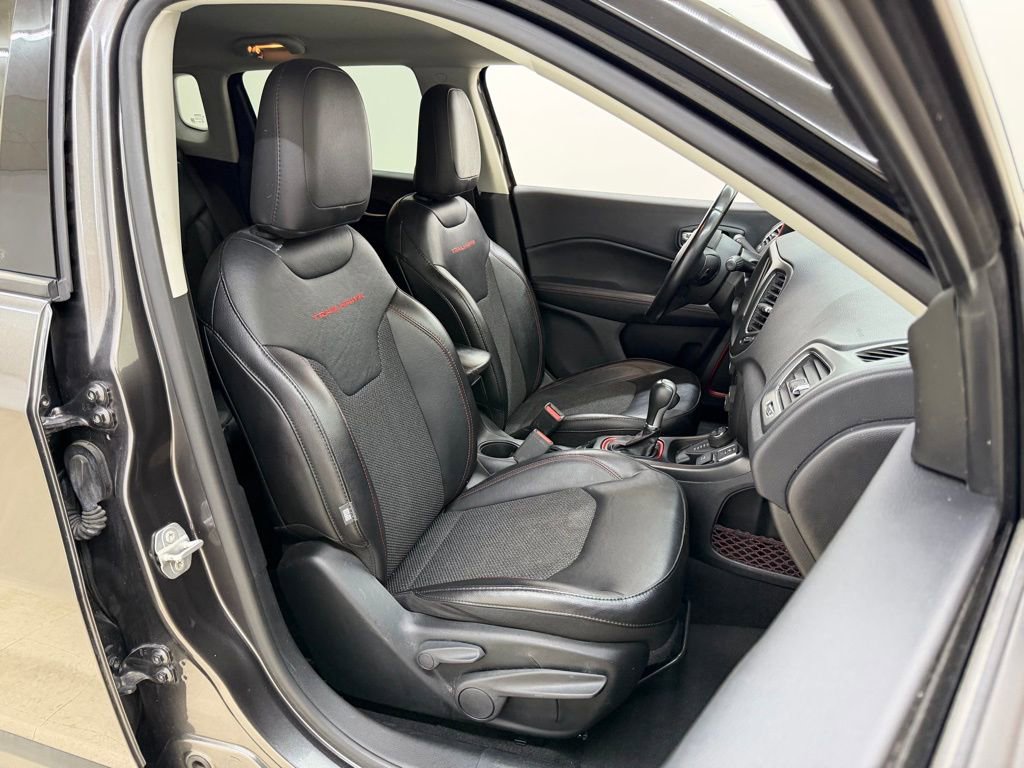 Used 2020 Jeep Compass Trailhawk image 10