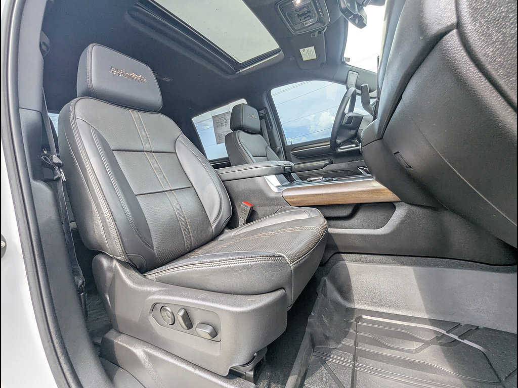 Used 2024 Chevrolet Silverado 2500 High Country w/ High Country Premium Package AWD/4WD image 23