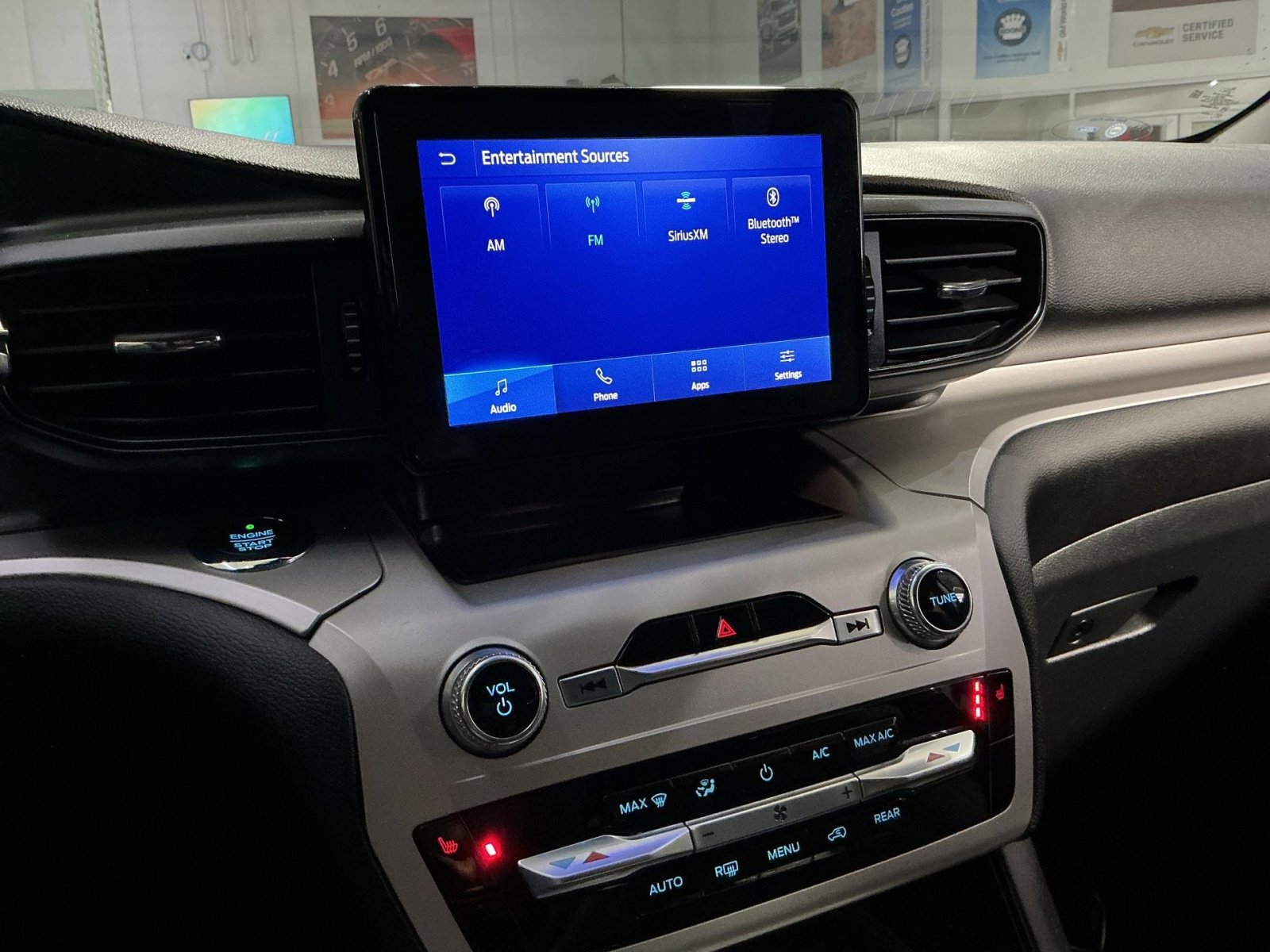 Used 2021 Ford Explorer XLT image 26