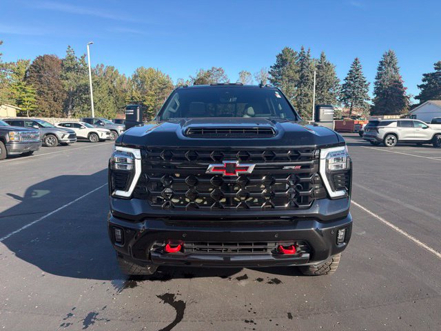 Used 2025 Chevrolet Silverado 2500 ZR2 w/ Technology Package AWD/4WD image 3