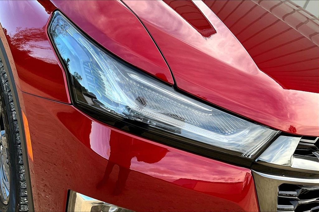 Used 2023 Chevrolet Traverse RS w/ LPO, Floor Liner Package image 4