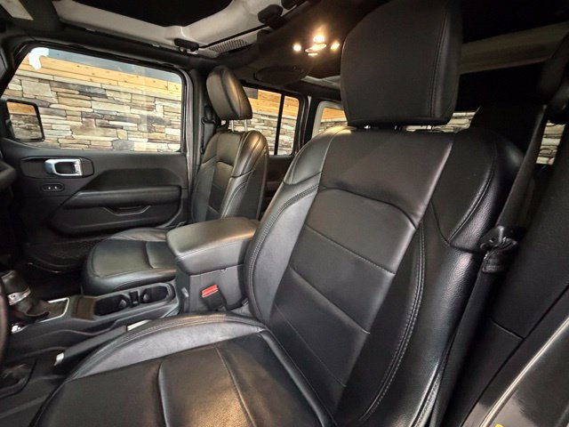 Used 2022 Jeep Wrangler Unlimited Sahara AWD/4WD image 14