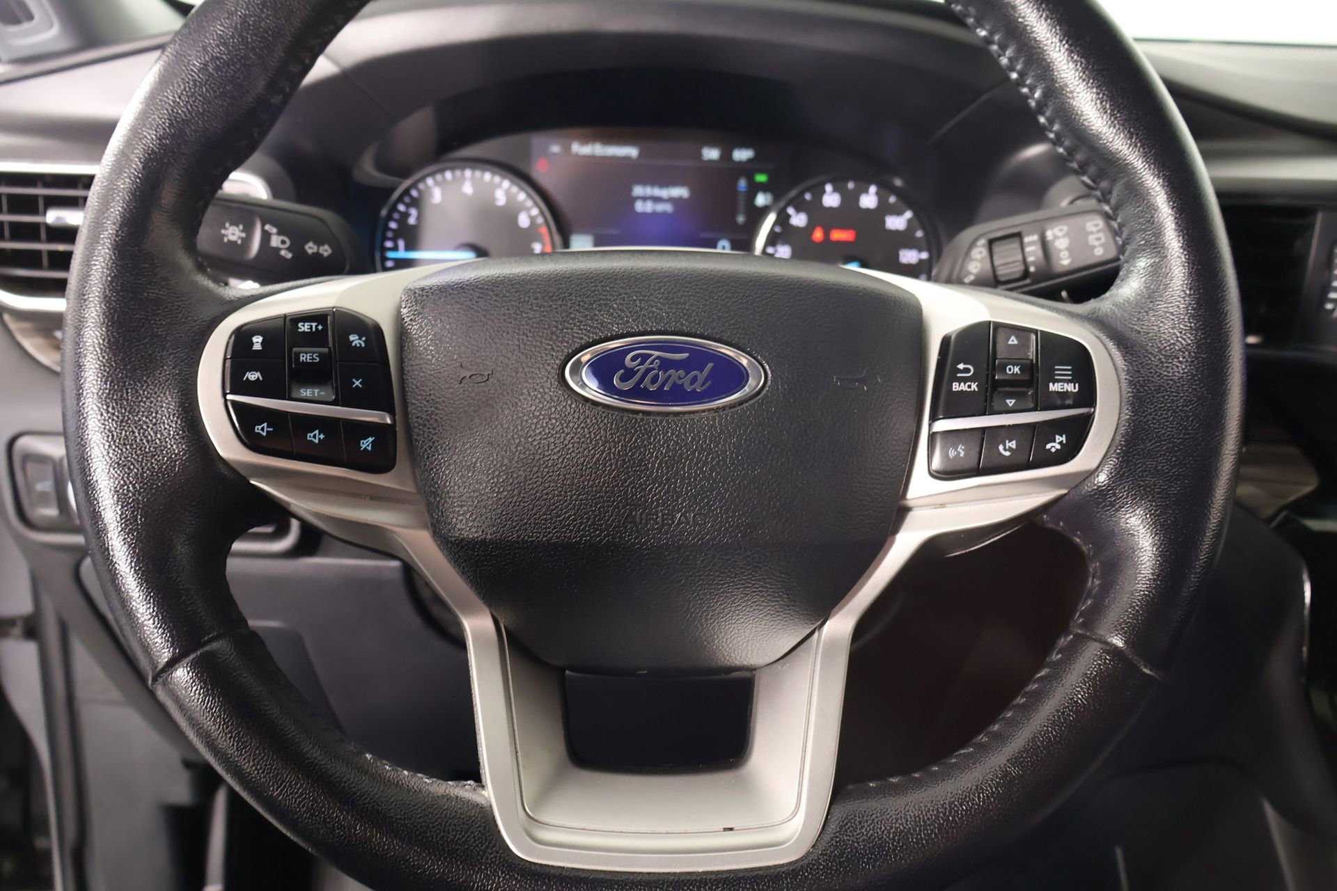 Used 2023 Ford Explorer Limited image 3