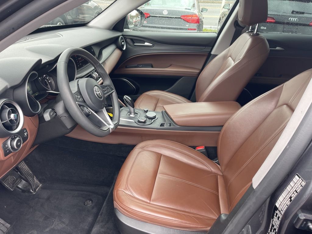 Used 2018 Alfa Romeo Stelvio AWD image 18
