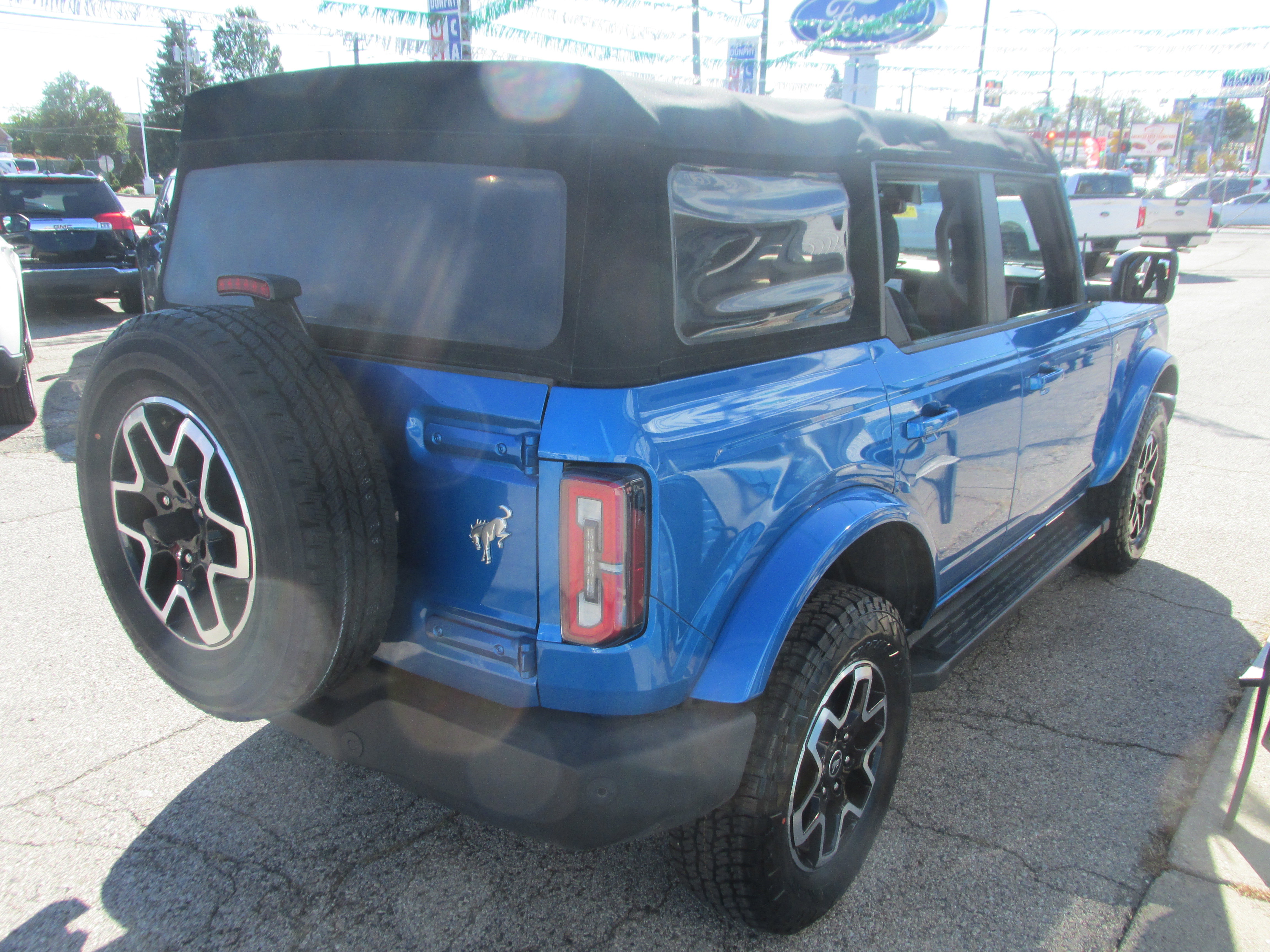 Used 2022 Ford Bronco Outer Banks image 4