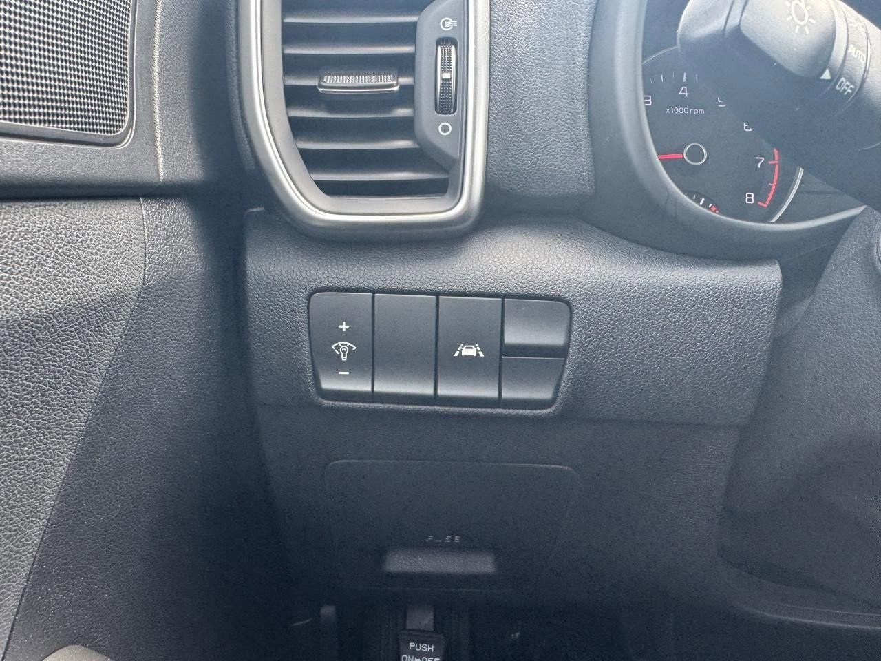 Used 2020 Kia Sportage LX image 27