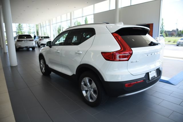 Used 2021 Volvo XC40 T5 Momentum w/ Premium Package AWD/4WD image 3