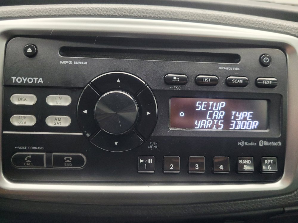 Used 2014 Toyota Yaris L image 25