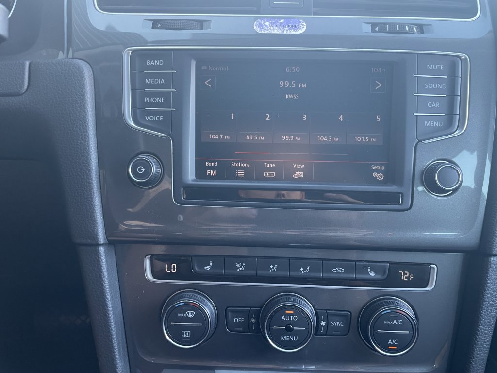 Used 2016 Volkswagen e-Golf SE w/ DC Fast Charging Package image 29