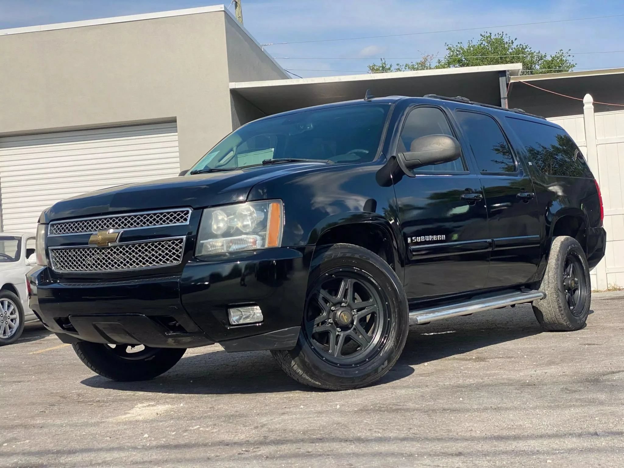 Used 2007 Chevrolet Suburban LT w/ LT Preferred Equipment Group AWD/4WD image 6