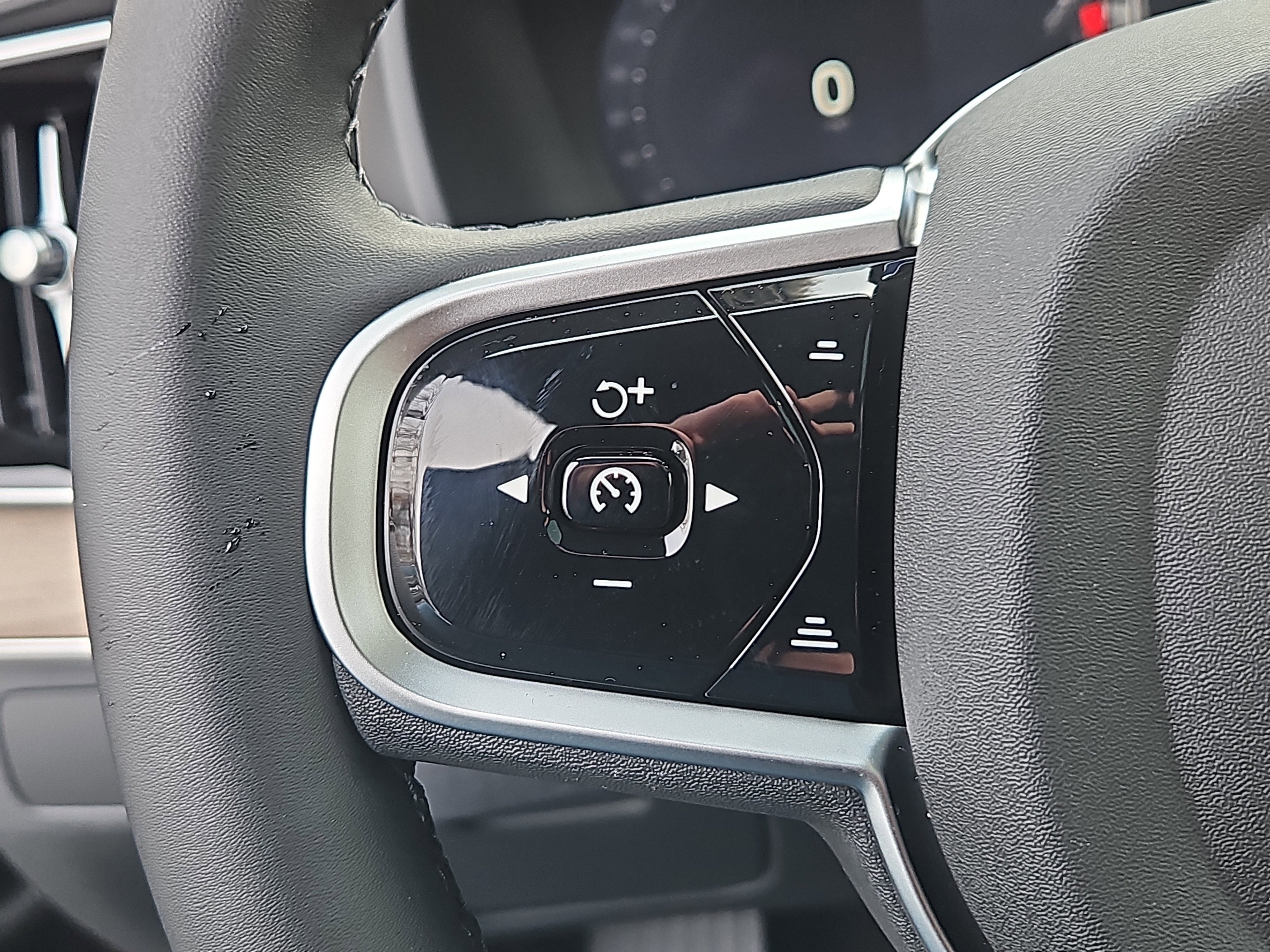 New 2026 Volvo XC90 B5 Plus w/ Protection Package Premier image 14