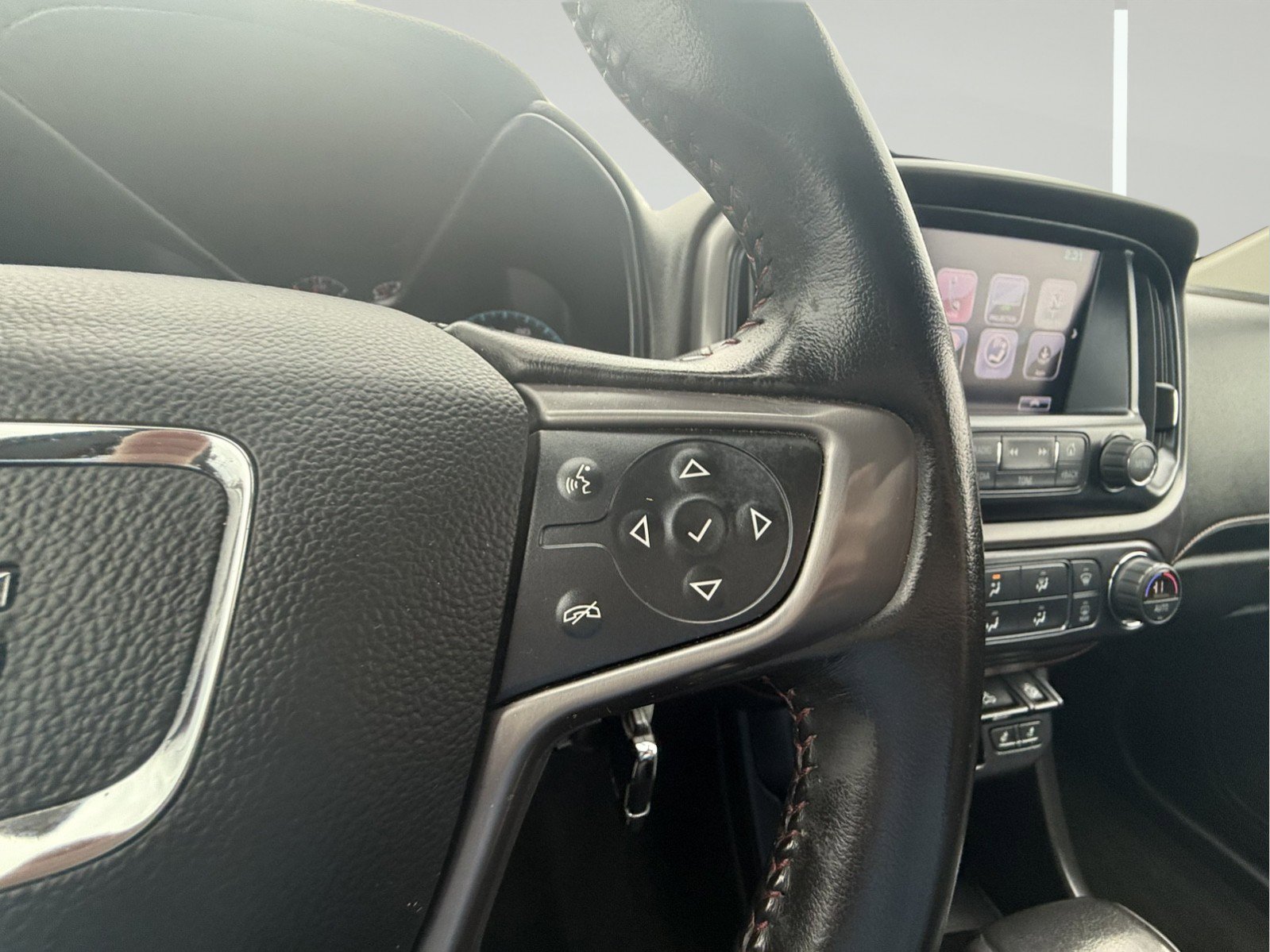 Used 2017 GMC Canyon SLE w/ All Terrain X Package image 20