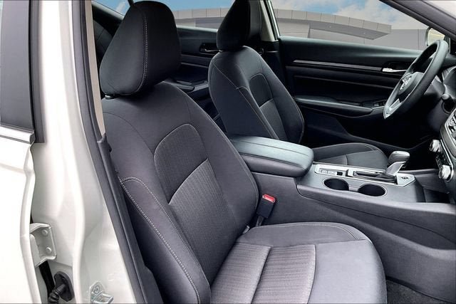 Used 2025 Nissan Altima 2.5 SV AWD/4WD image 7