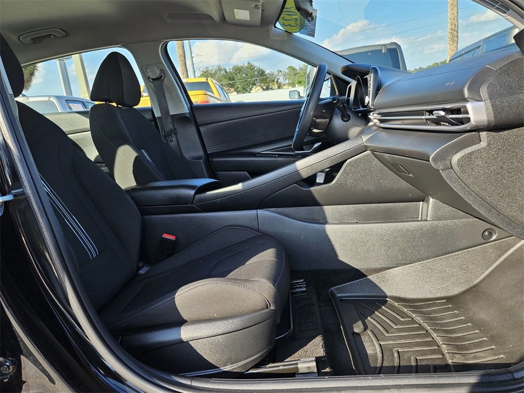 Used 2023 Hyundai Elantra Blue image 31
