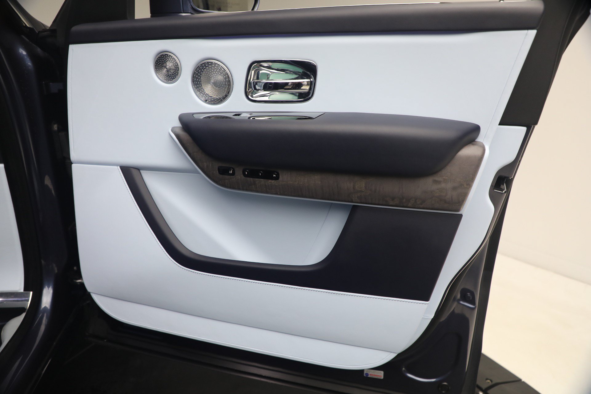 Certified 2025 Rolls-Royce Cullinan AWD/4WD image 23