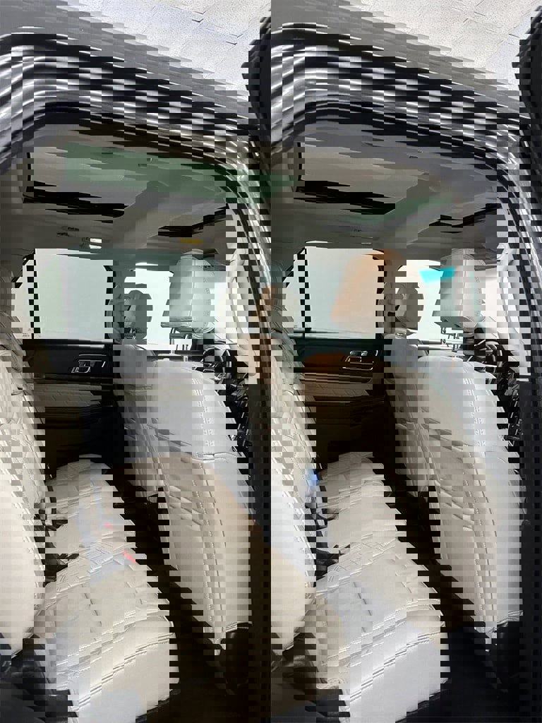 Used 2016 Ford Explorer Platinum image 43