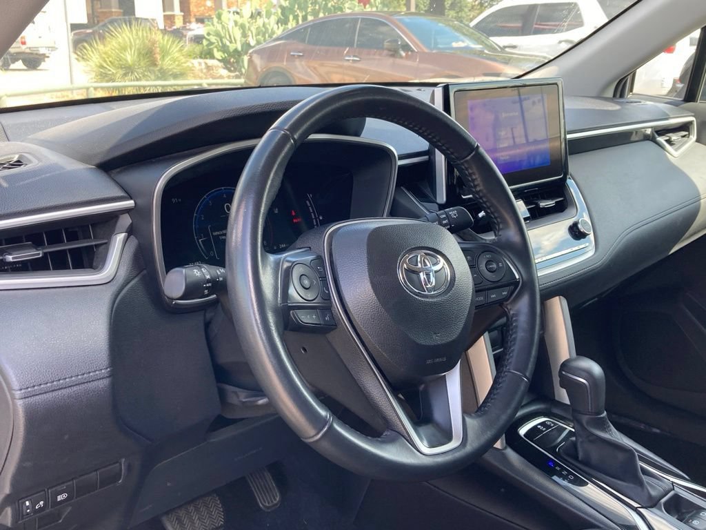 Certified 2025 Toyota Corolla Cross XLE FWD image 8