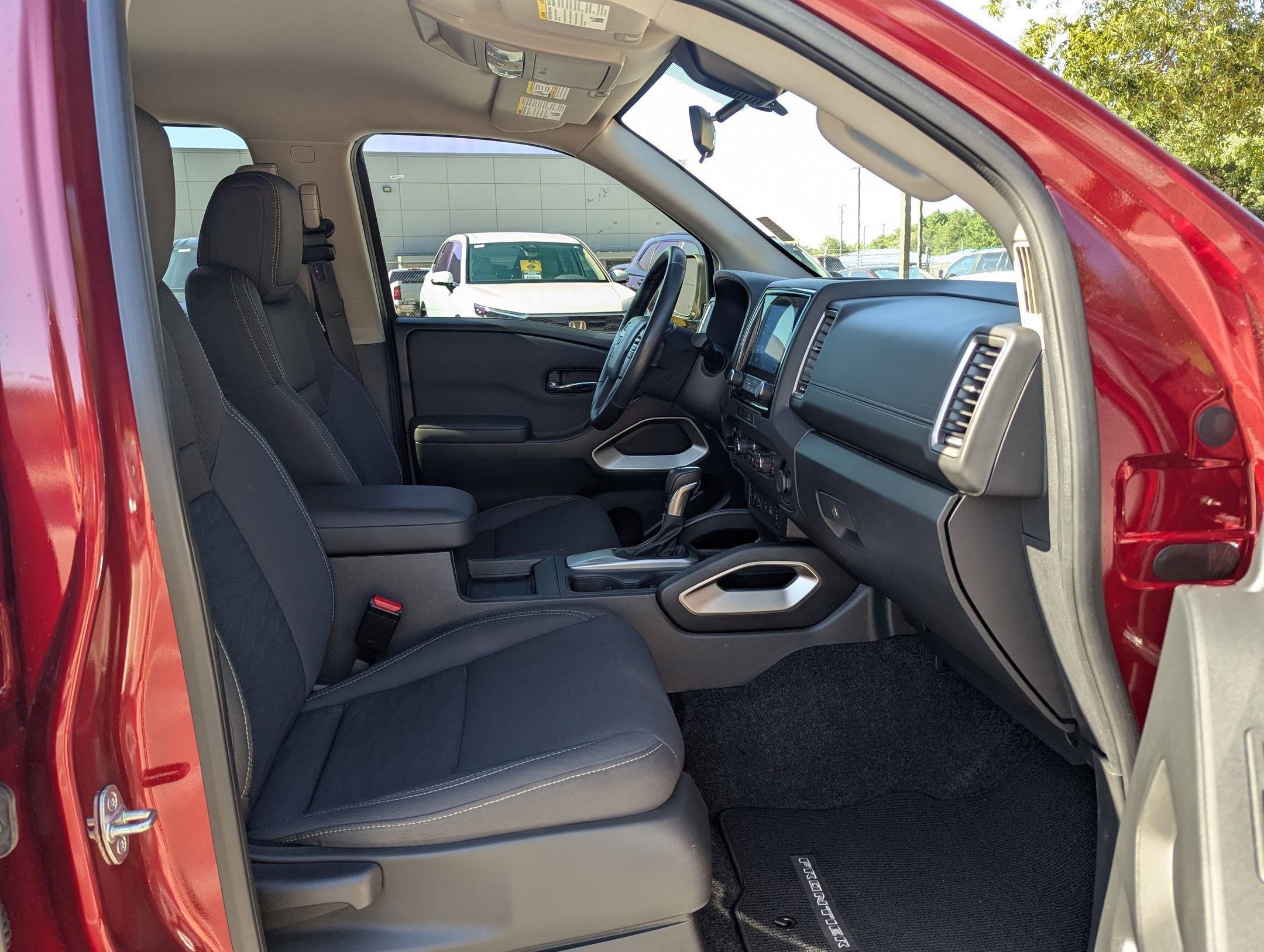Used 2022 Nissan Frontier SV image 27