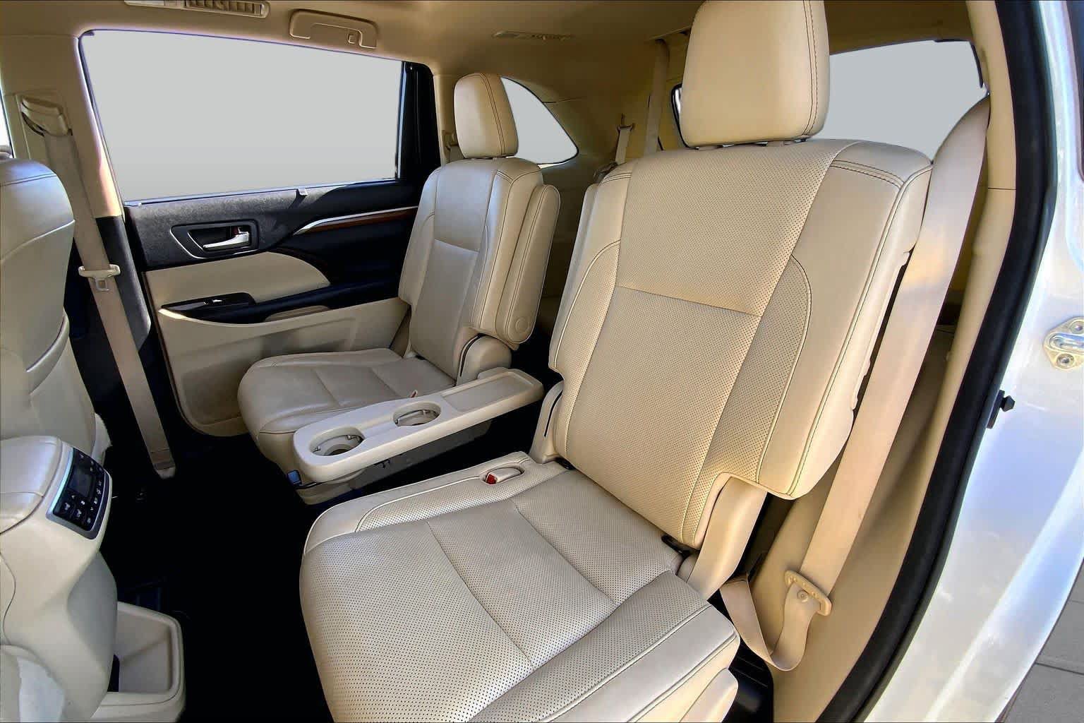 Used 2018 Toyota Highlander Limited Platinum FWD image 20