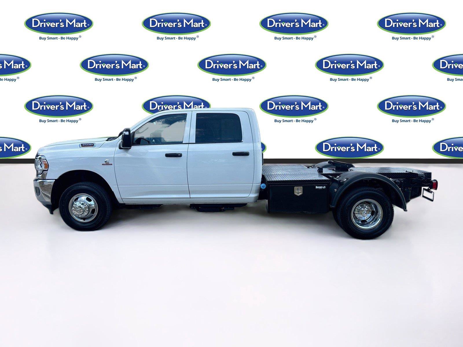 Used 2023 RAM 3500 Tradesman w/ Chrome Appearance Group AWD/4WD image 4