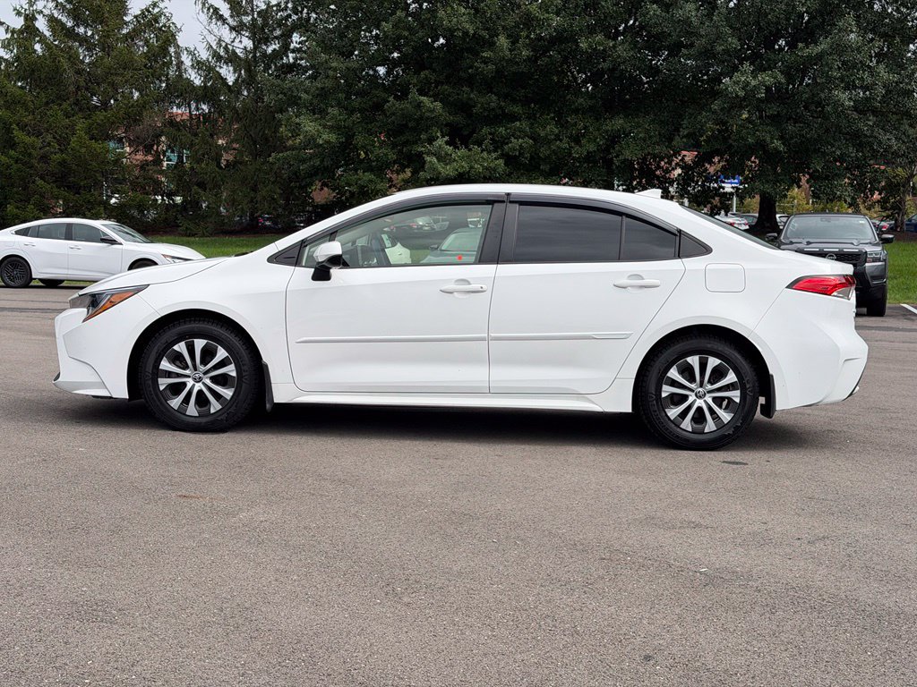 Used 2022 Toyota Corolla LE FWD image 3