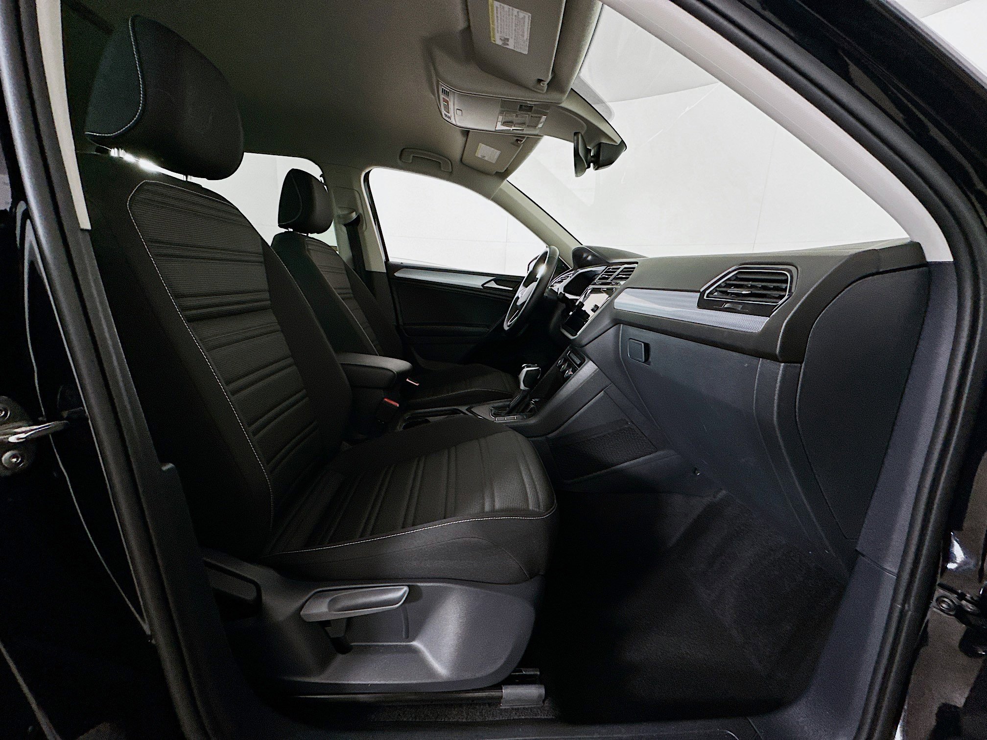 Used 2024 Volkswagen Tiguan S image 31