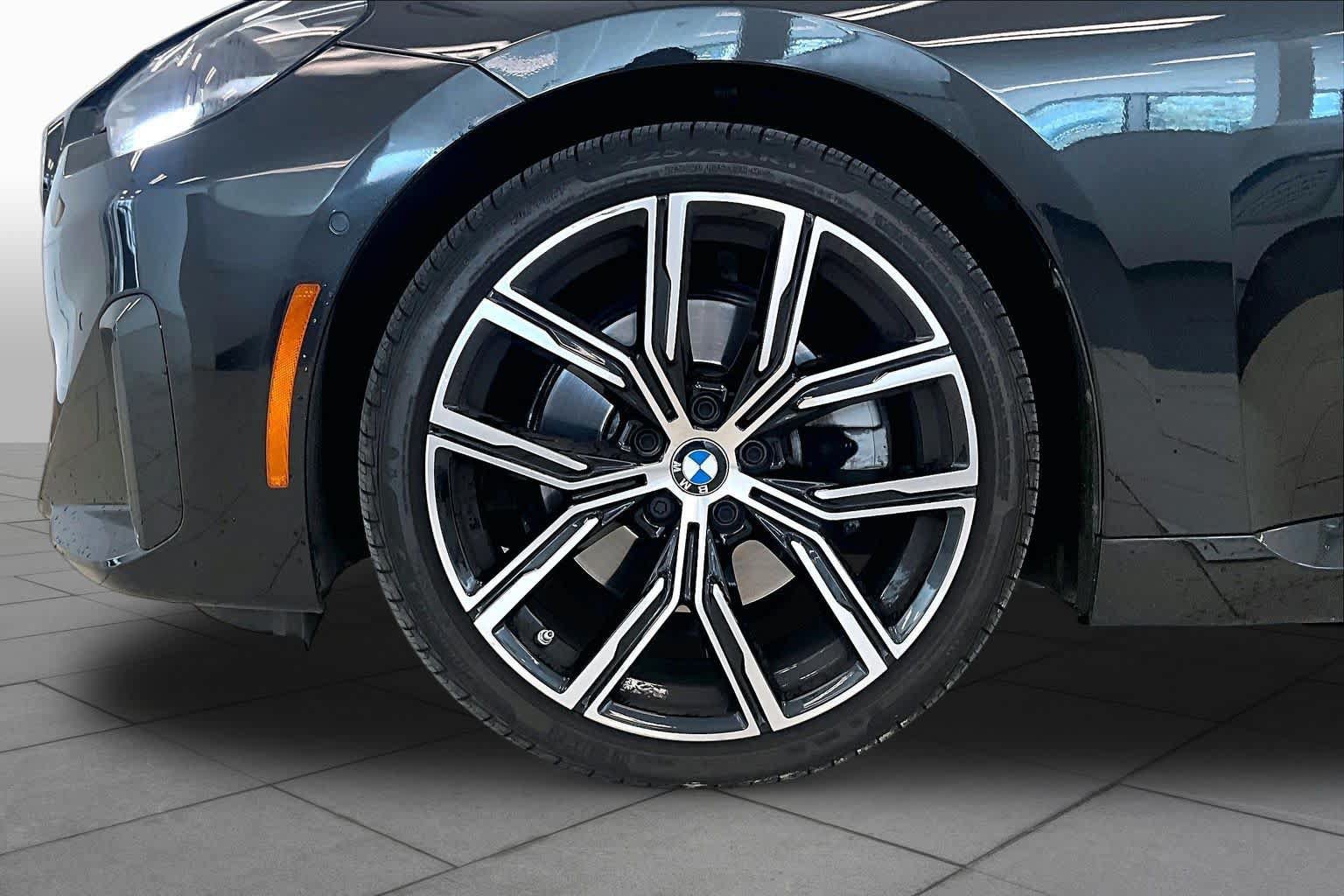 Used 2024 BMW 230i Coupe w/ Convenience Package RWD image 9