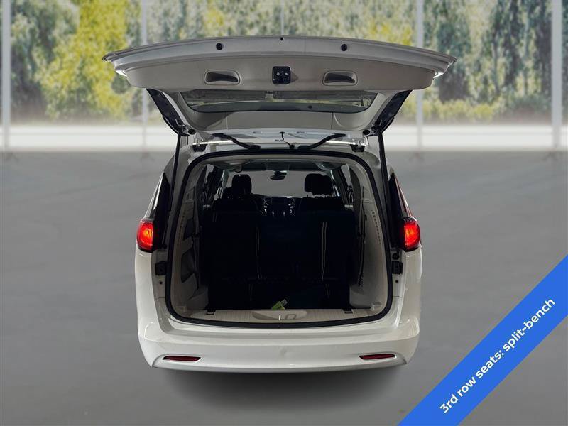 Used 2023 Chrysler Voyager LX FWD image 13
