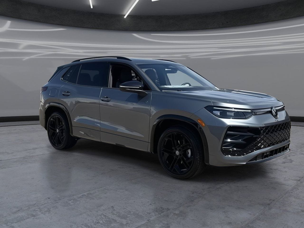 New 2026 Volkswagen Tiguan SE R-Line FWD image 2
