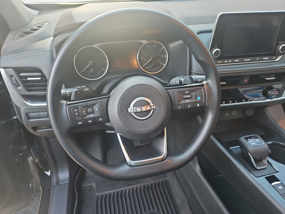 Used 2023 Nissan Rogue SV image 13