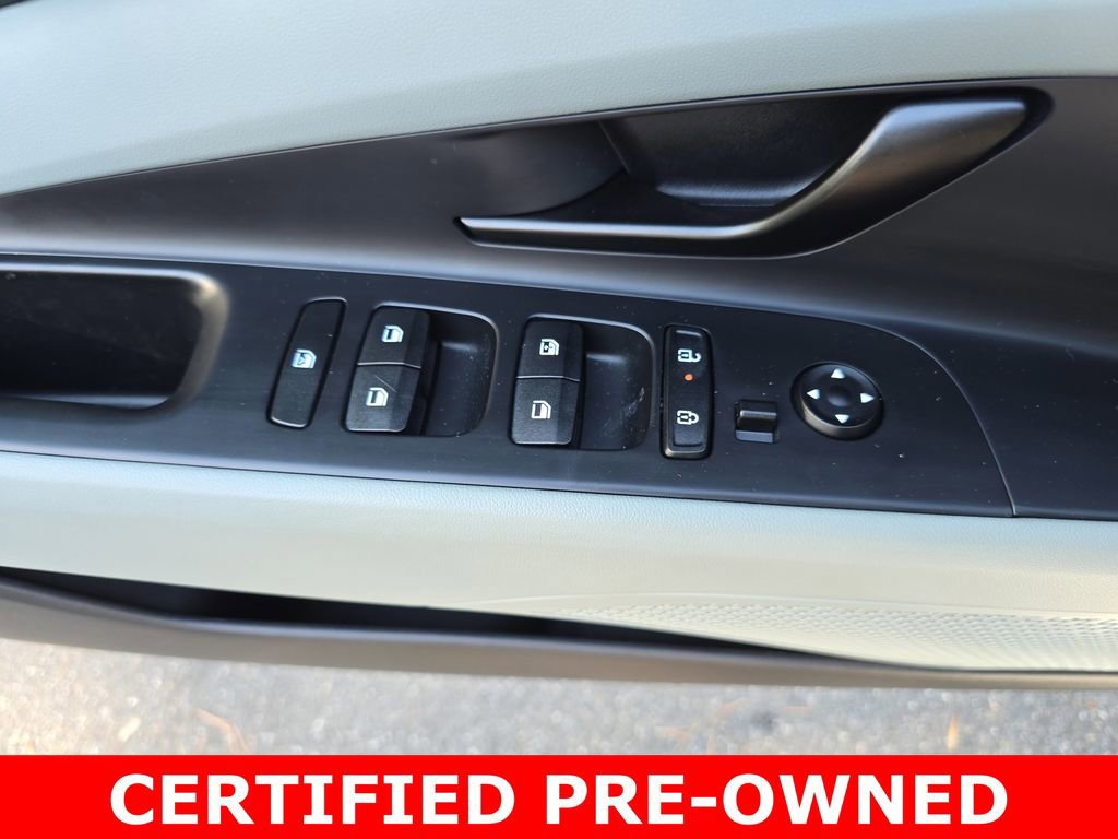 Used 2025 Hyundai Elantra Limited image 28