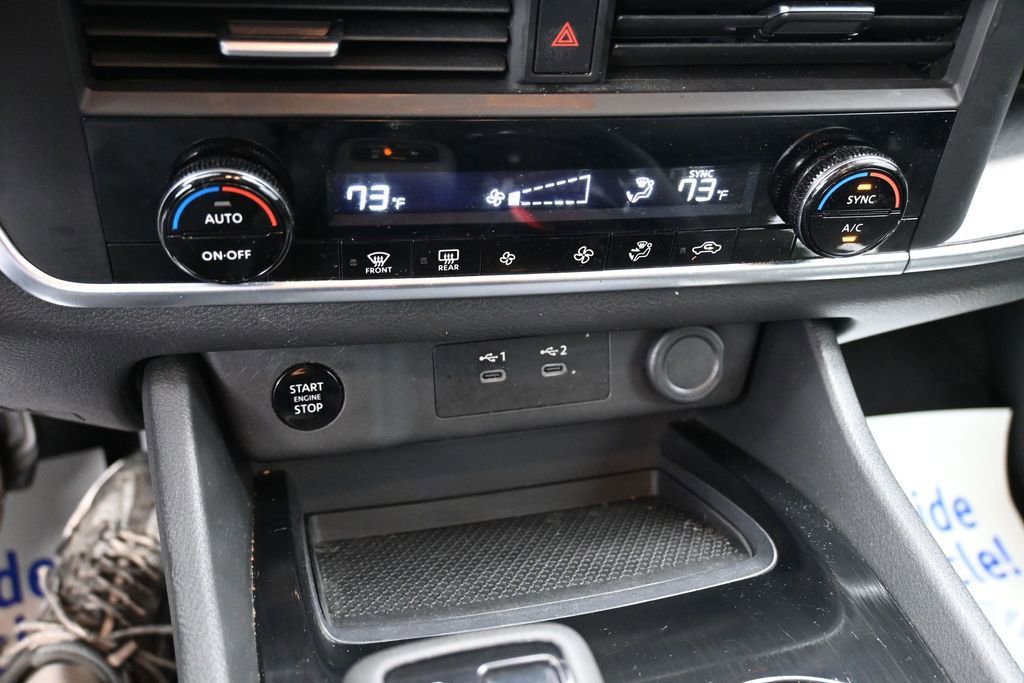 Used 2025 Nissan Rogue SV FWD image 31