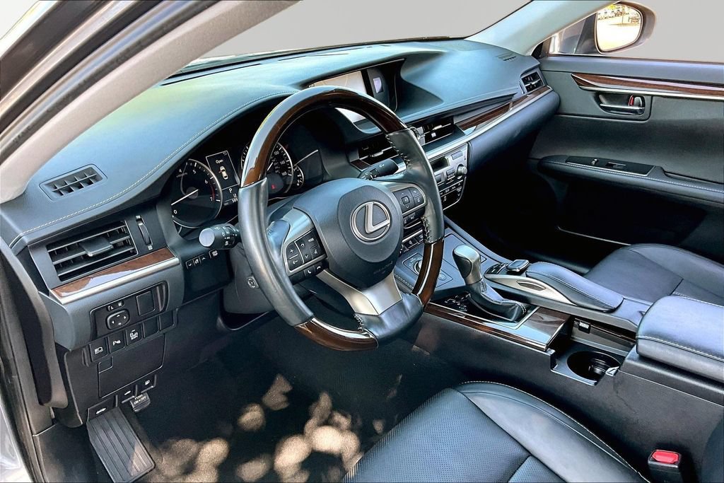Used 2017 Lexus ES 350 w/ Luxury Package FWD image 15