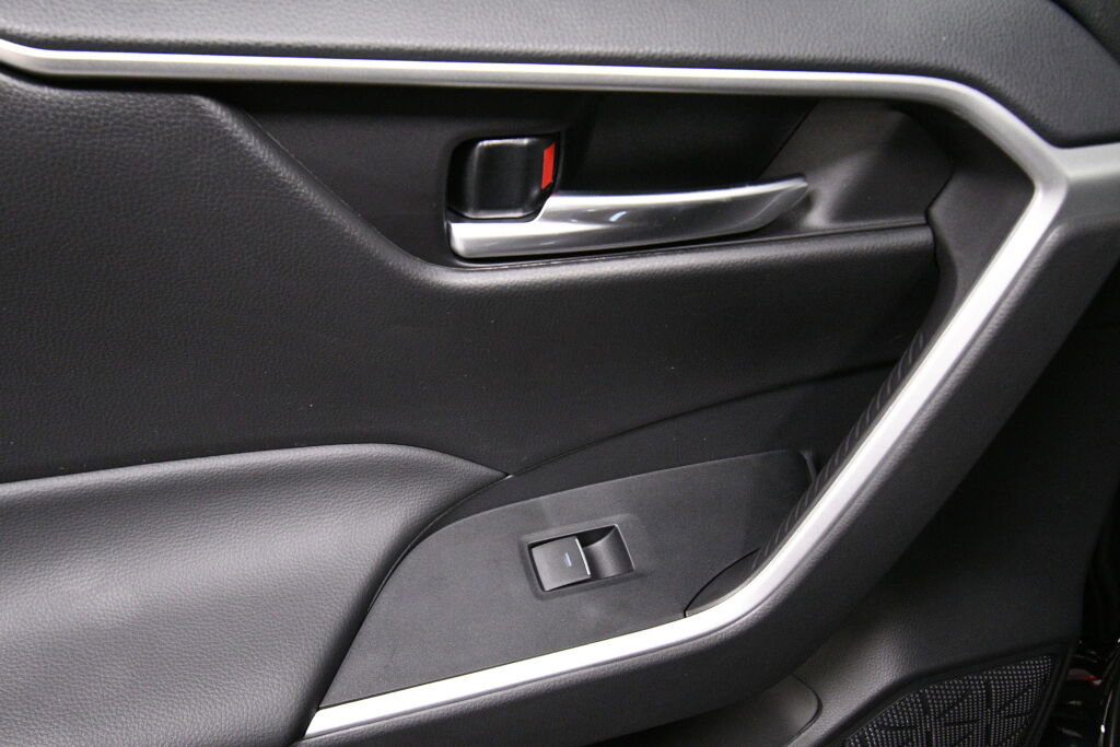 Used 2025 Toyota RAV4 XLE image 22