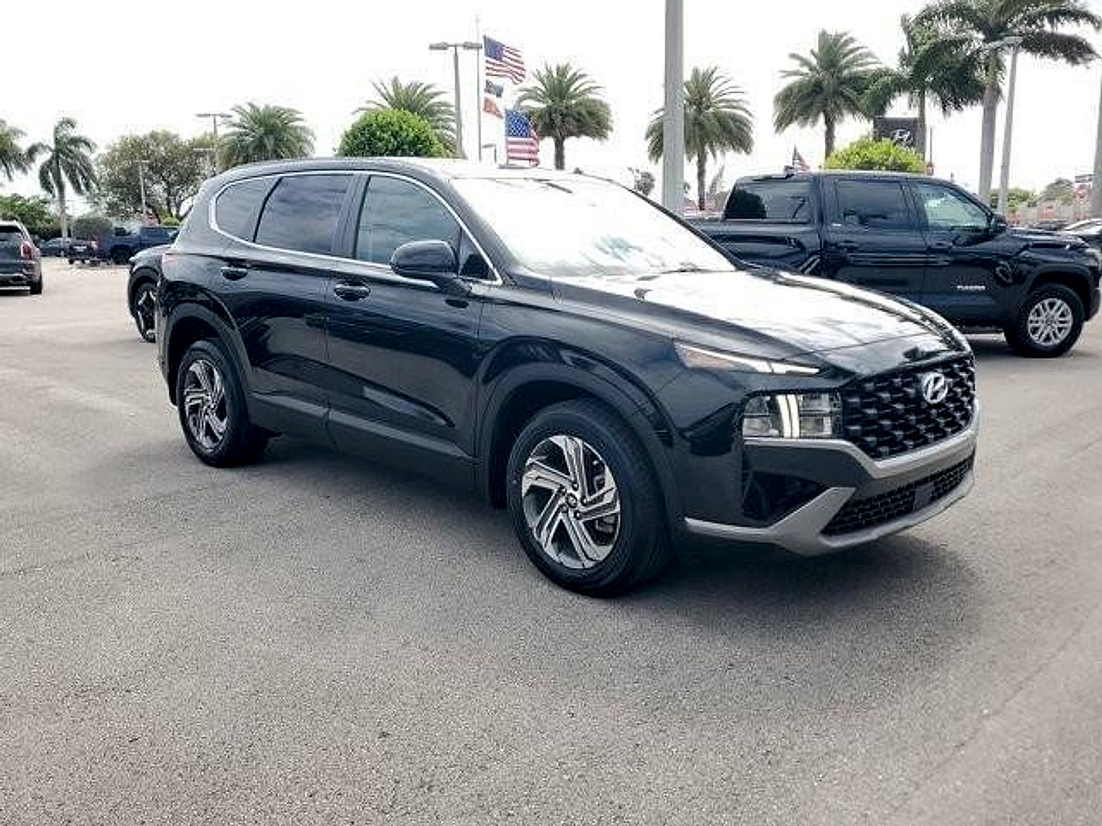 Used 2023 Hyundai Santa Fe SE w/ Cargo Package FWD image 3